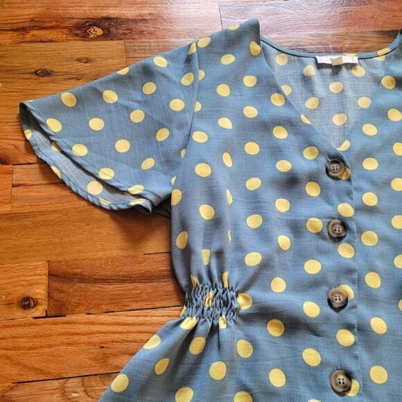 MINE Flutter Sleeve Button Front Polka Dot Peplum Shape Top Medium - Picture 2 of 6